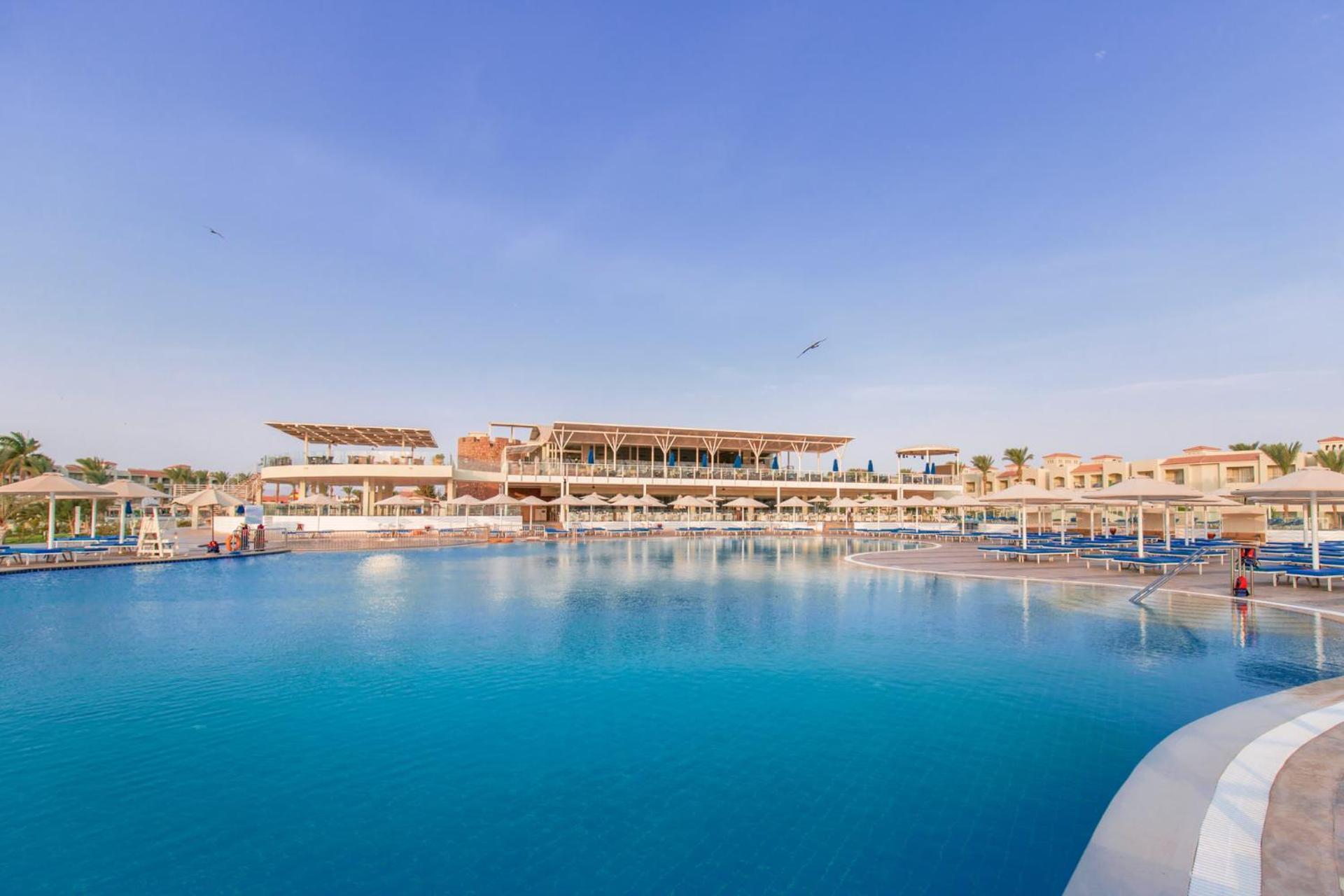Pickalbatros Dana Beach Resort - Aqua Park Hurghada Esterno foto The resort's main pool