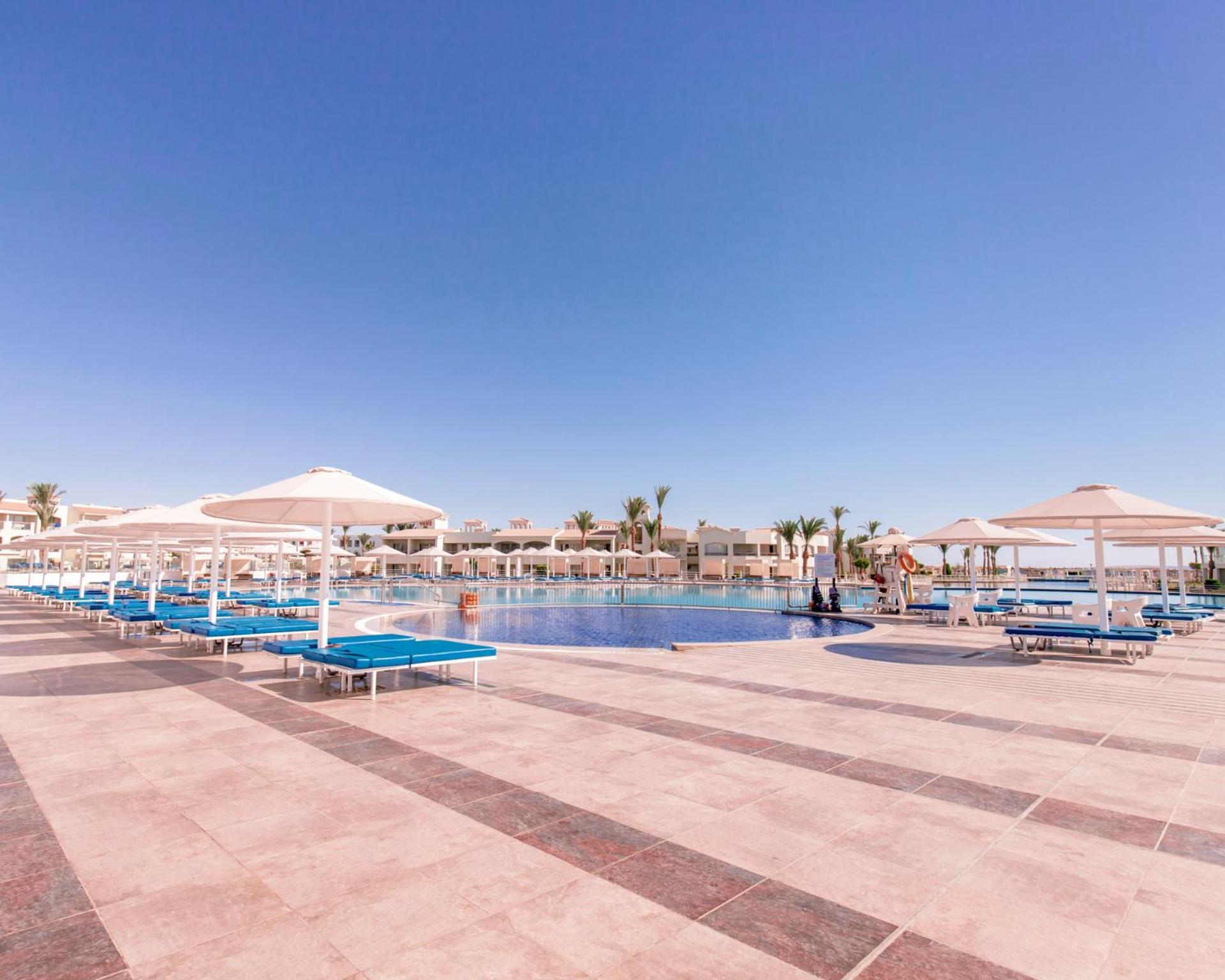 Pickalbatros Dana Beach Resort - Aqua Park Hurghada Esterno foto The swimming pool at the hotel
