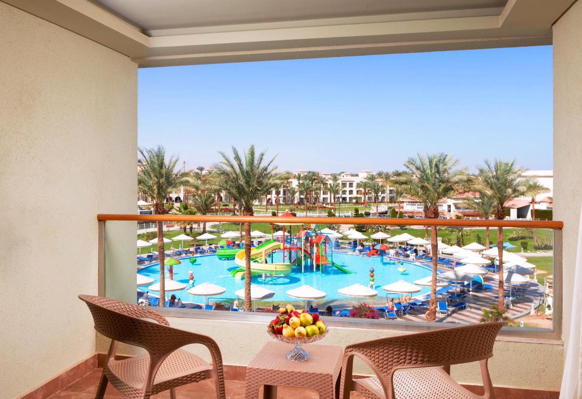 Pickalbatros Dana Beach Resort - Aqua Park Hurghada Esterno foto Balcony of a hotel room
