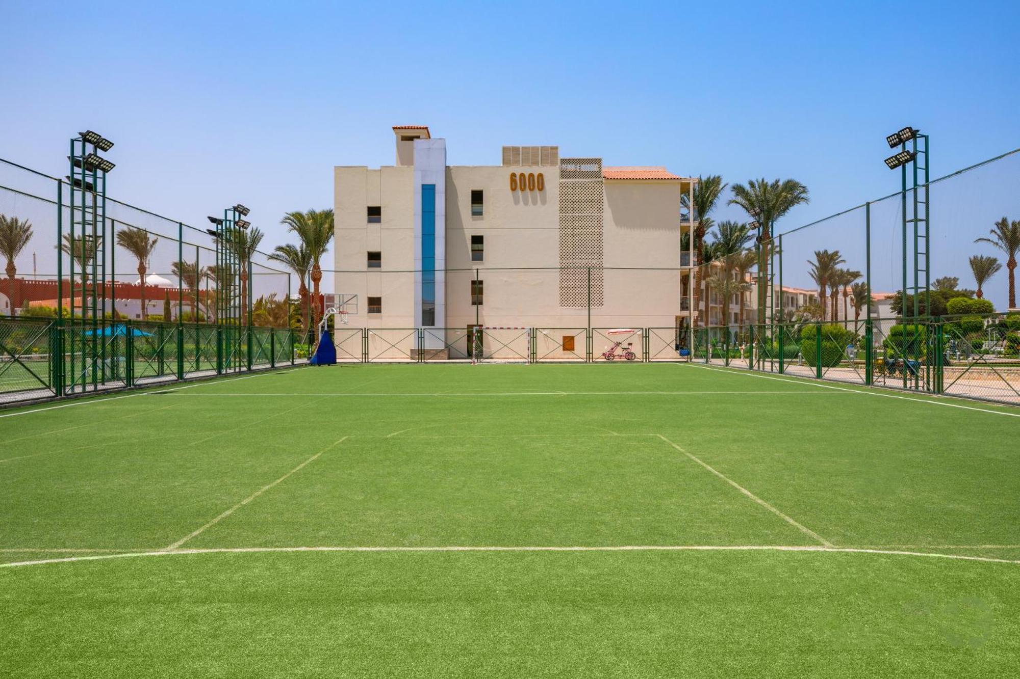 Pickalbatros Dana Beach Resort - Aqua Park Hurghada Esterno foto The American University in Cairo
